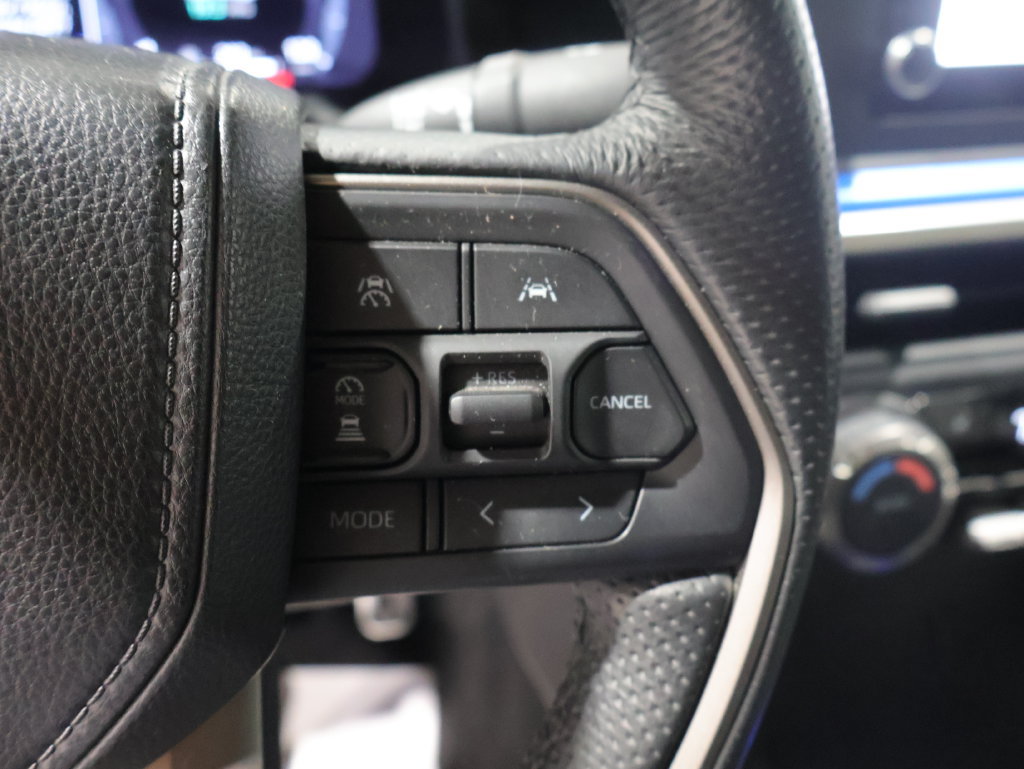 Used 2025 Toyota Tacoma TRD Sport AWD/4WD image 36
