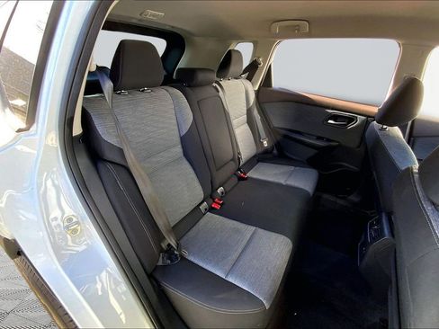 Used 2023 Nissan Rogue SV image 17