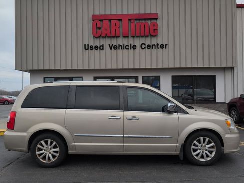 Used 2015 Chrysler Town & Country Limited Platinum w/ Mopar Premium Addition Group image 1