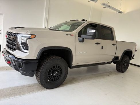 New 2026 Chevrolet Silverado 2500 ZR2 AWD/4WD image 21