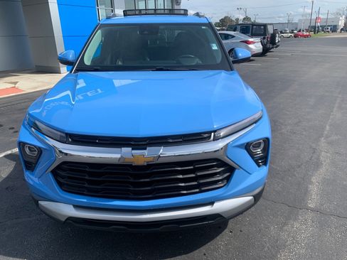 Used 2024 Chevrolet TrailBlazer LT w/ LT Cold Weather Package image 2