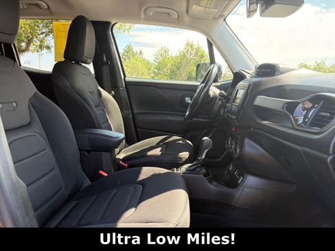 Used 2017 Jeep Renegade Altitude AWD/4WD image 31