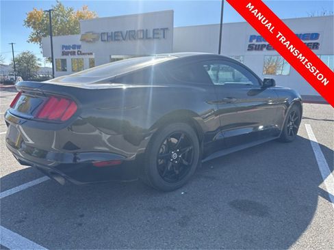 Used 2016 Ford Mustang Coupe image 3