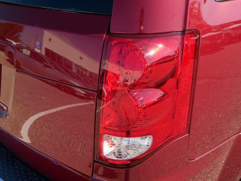 Used 2014 Dodge Grand Caravan SE FWD image 17