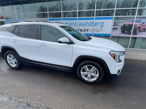 Certified 2024 GMC Terrain SLE w/ Driver Convenience Package image 9