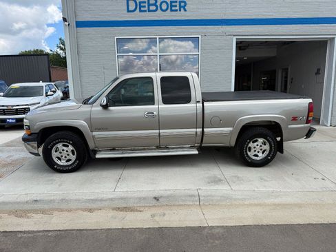 Used 2002 Chevrolet Silverado 1500 LS w/ Off-Road Pkg AWD/4WD image 2