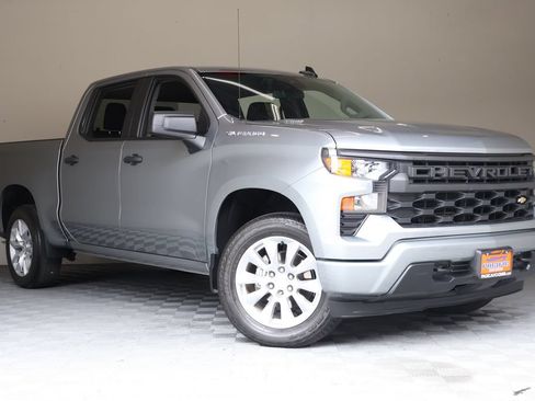Used 2025 Chevrolet Silverado 1500 Custom RWD image 2