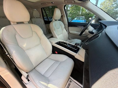 Used 2018 Volvo XC90 T6 Momentum w/ Convenience Package AWD/4WD image 9