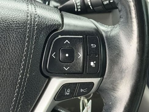 Used 2018 Toyota Highlander Plus FWD image 15