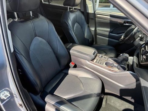 Used 2023 Toyota Highlander Limited AWD/4WD image 11