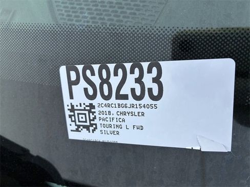 Used 2018 Chrysler Pacifica Touring-L image 33