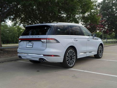 Used 2025 Lincoln Aviator Black Label AWD/4WD image 8