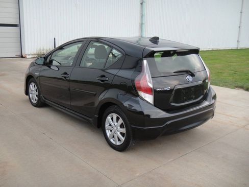 Used 2017 Toyota Prius C Two FWD image 8
