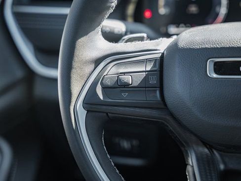 New 2026 Jeep Grand Cherokee Laredo image 37