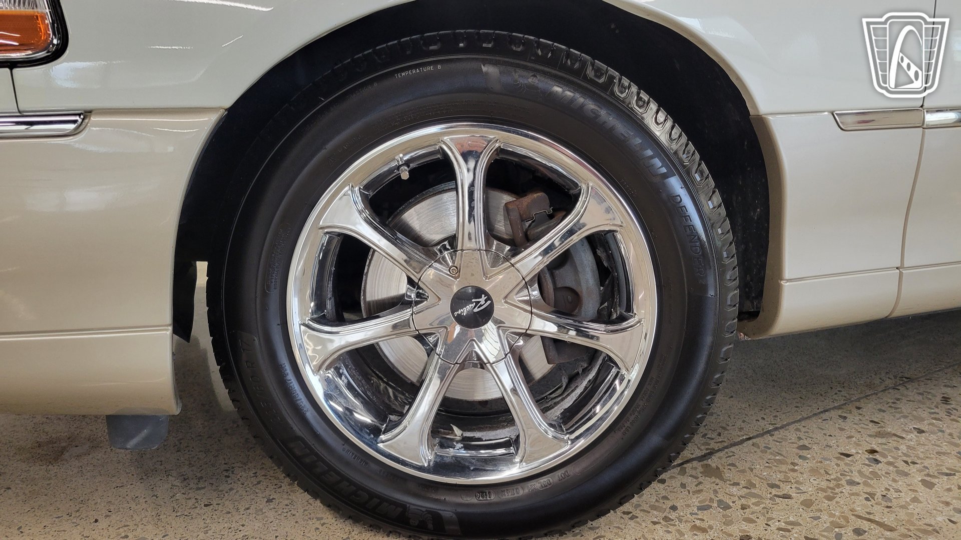 Used 2005 Lincoln Town Car Signature Limited RWD image 5