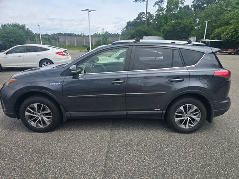 Used 2018 Toyota RAV4 XLE w/ Convenience Package AWD/4WD image 8