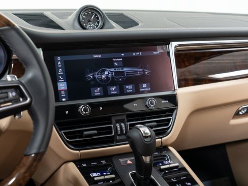 Certified 2024 Porsche Macan S AWD/4WD image 26