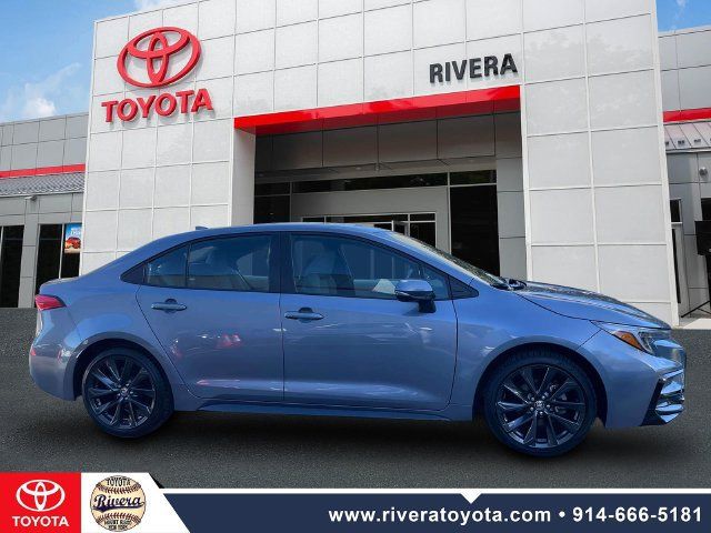 Used 2023 Toyota Corolla SE w/ Carpet Mat Package (TMS) FWD image 6