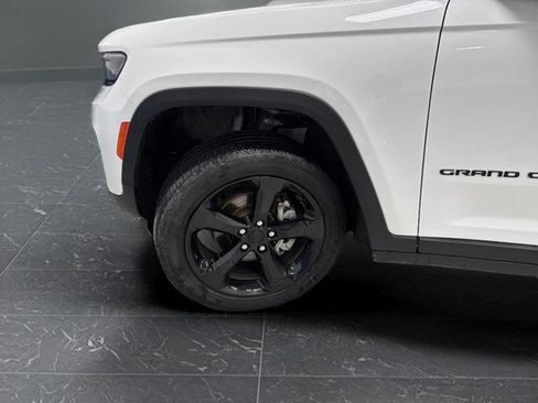 Used 2023 Jeep Grand Cherokee Altitude image 33