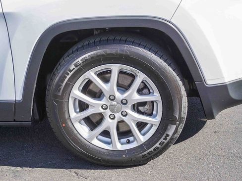 Used 2015 Jeep Cherokee Sport w/ Sport Appearance Group image 9