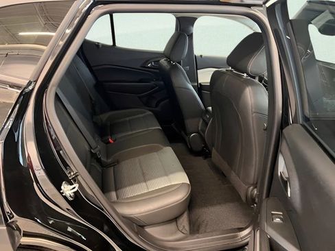 Used 2025 Chevrolet Trax LT image 11