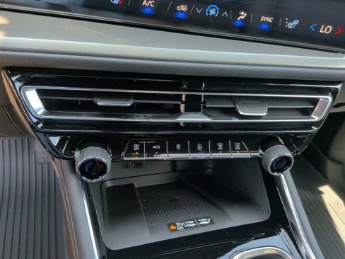 New 2026 Chevrolet Traverse LT w/ Midnight/Sport Edition FWD image 26
