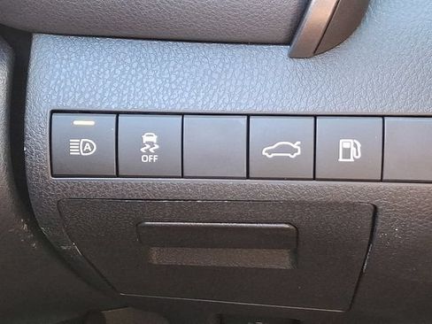 Used 2018 Toyota Camry LE w/ Convenience Package FWD image 24