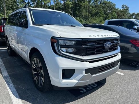 Used 2025 Ford Expedition Max Platinum w/ Driver's Package AWD/4WD image 3