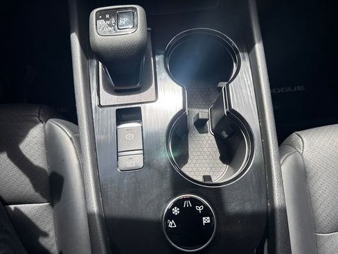 Used 2023 Nissan Rogue SV w/ SV Premium B Package image 22