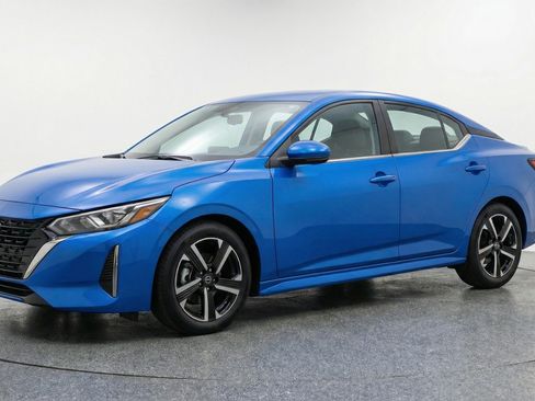 Used 2025 Nissan Sentra SV image 3