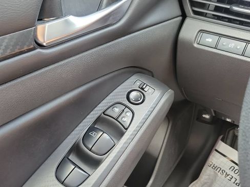 Used 2024 Nissan Altima 2.5 SV FWD image 19
