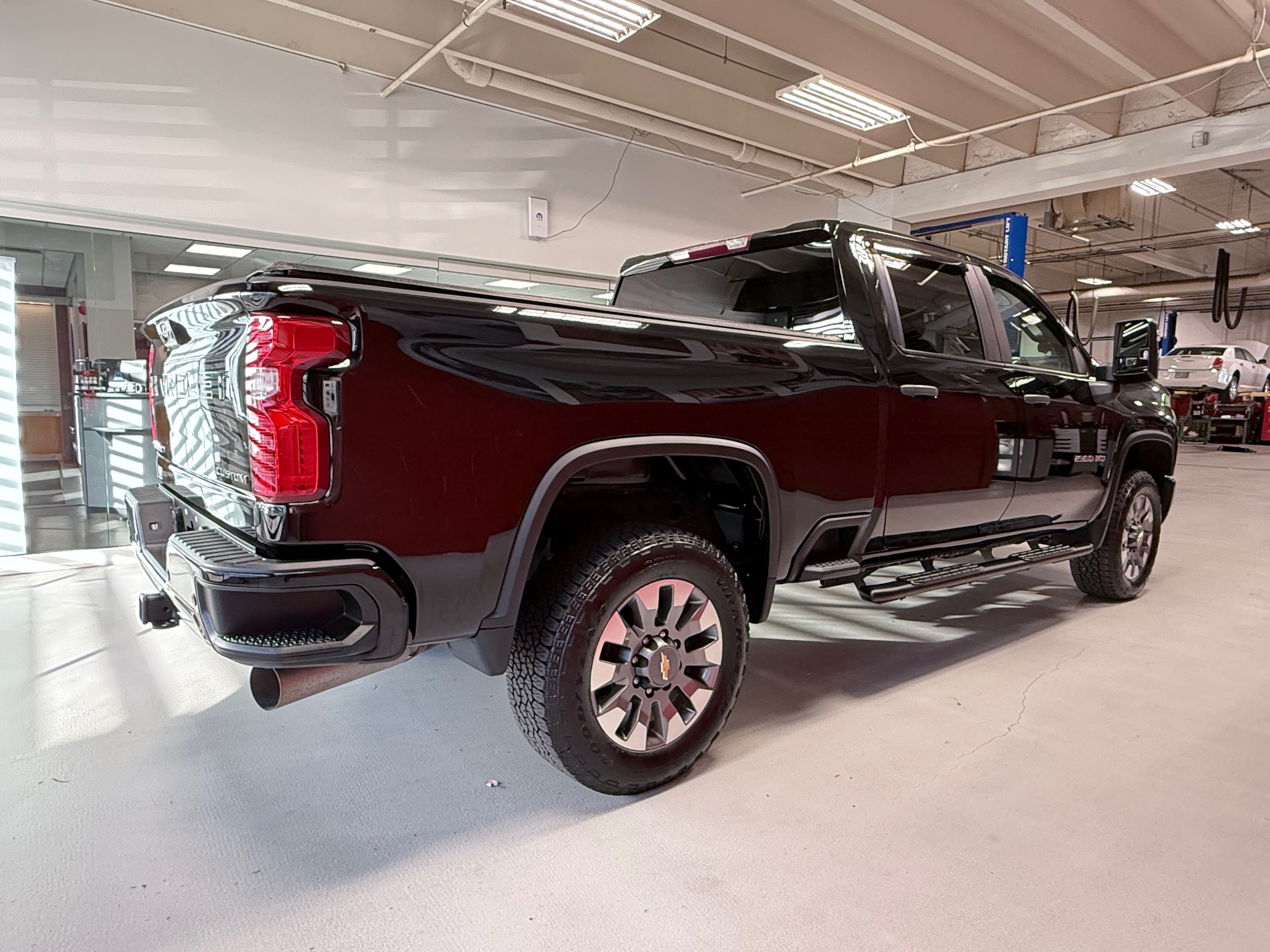 Used 2024 Chevrolet Silverado 2500 Custom w/ Custom Value Package AWD/4WD image 8