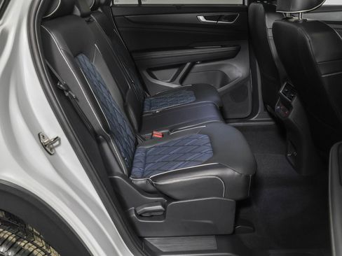 Used 2024 Volkswagen Atlas Cross Sport SEL Premium R-Line image 44