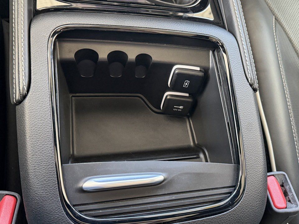 Used 2025 Chrysler Pacifica Limited FWD image 23