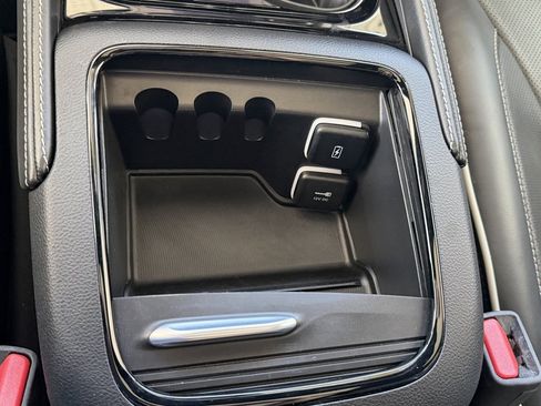 Used 2025 Chrysler Pacifica Limited FWD image 23