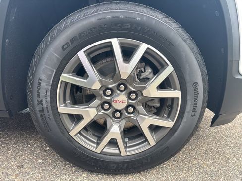 Used 2023 GMC Acadia SLE w/ Driver Convenience Package image 29