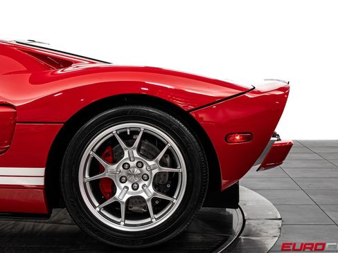Used 2006 Ford GT RWD image 16