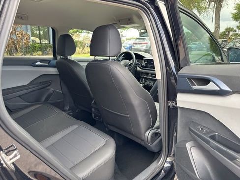 Used 2024 Volkswagen Taos SE image 16