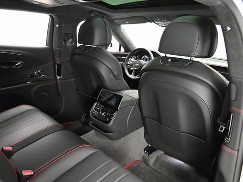 Used 2021 Bentley Flying Spur V8 image 18