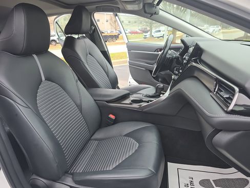 Used 2021 Toyota Camry SE image 10