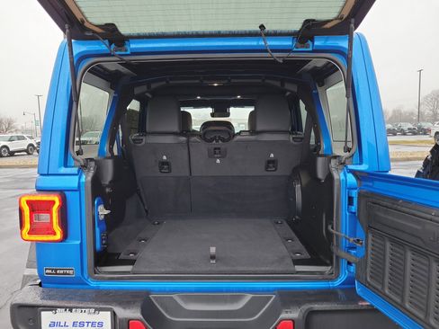 Used 2024 Jeep Wrangler Unlimited Rubicon w/ Technology Group image 9