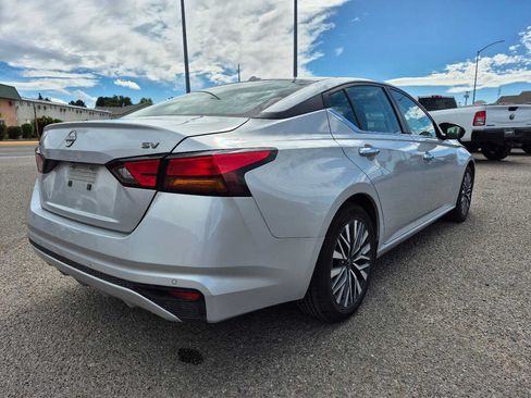Used 2024 Nissan Altima 2.5 SV FWD image 3