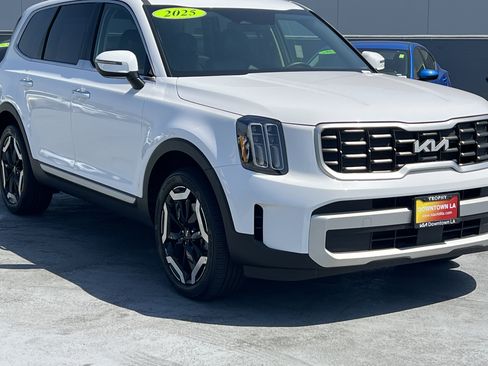 Used 2025 Kia Telluride S FWD image 11