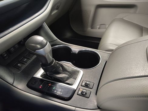 Used 2019 Toyota Highlander XLE FWD image 26