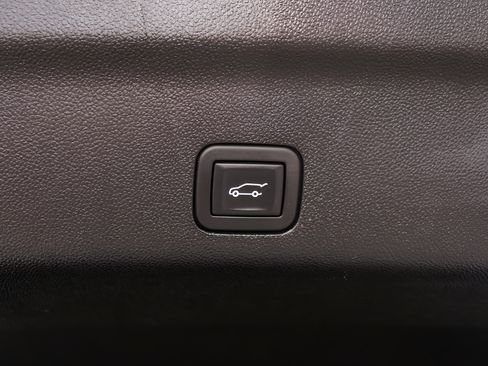 Used 2023 Chevrolet Suburban Premier AWD/4WD image 38