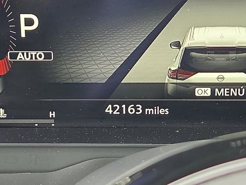 Used 2024 Nissan Rogue SL w/ SL Premium Package image 23