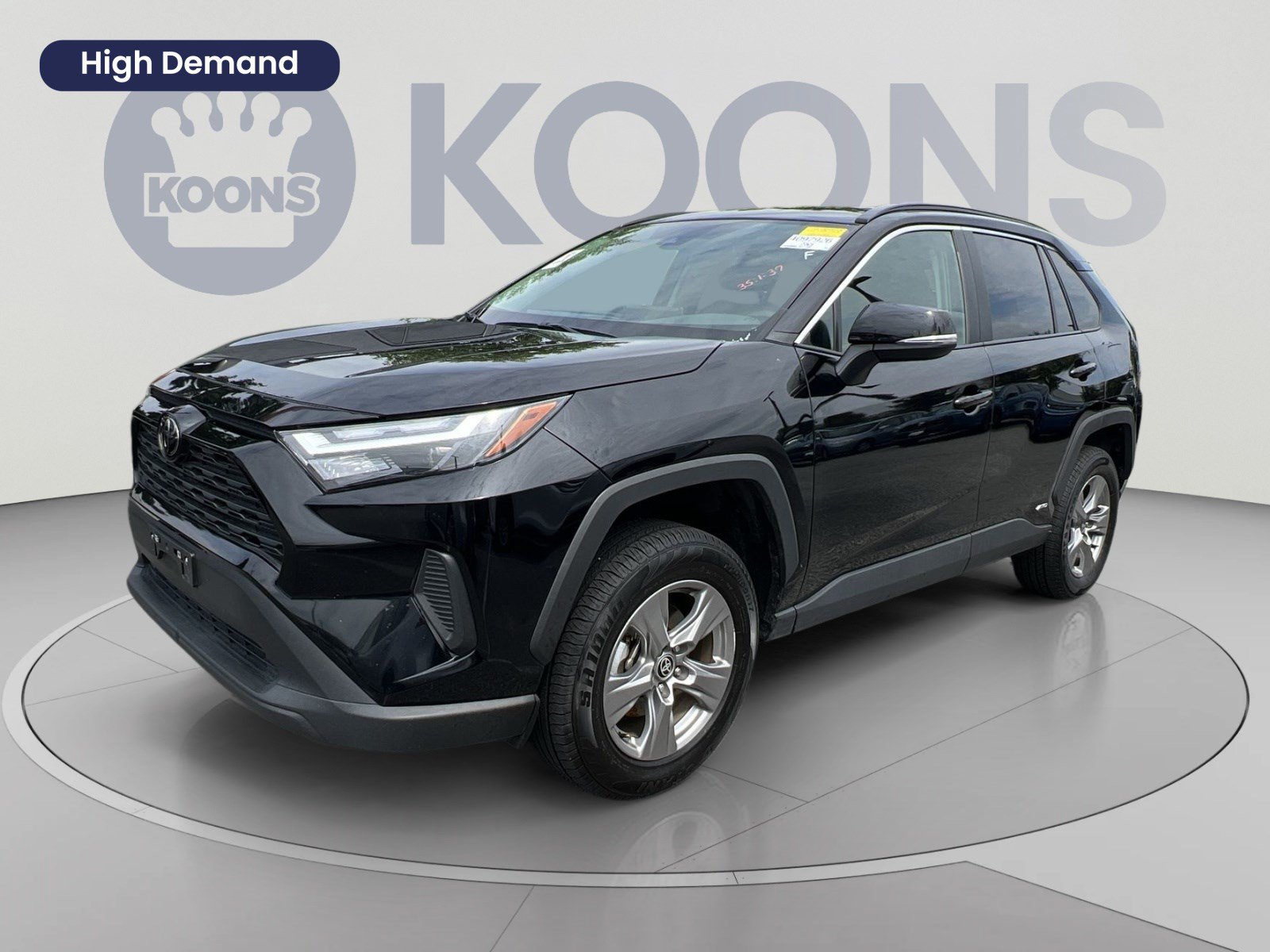 Used 2025 Toyota RAV4 XLE AWD/4WD image 1
