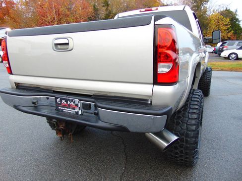 Used 2004 Chevrolet Silverado 2500 LT w/ Heavy-Duty Power Package image 32