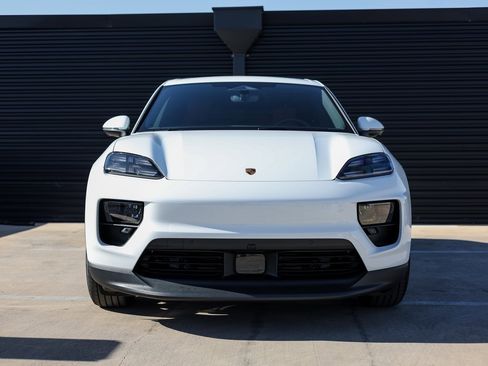New 2025 Porsche Macan 4S Electric image 10