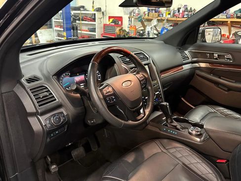 Used 2018 Ford Explorer Platinum AWD/4WD image 12